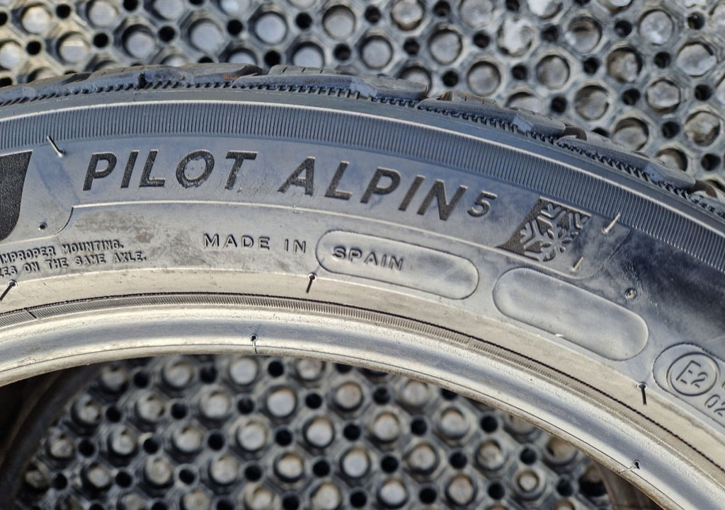 Opona zimowa Michelin Pilot Alpin 5  255/40r18 (99V) XL