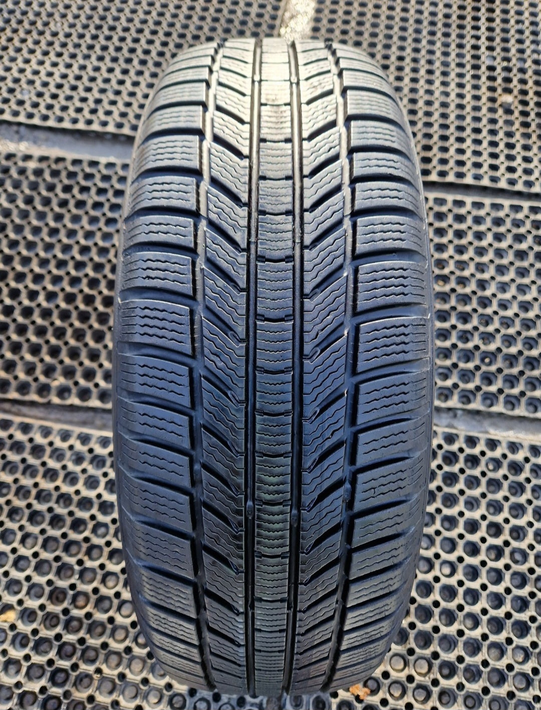 Opona zimowa Continental WinterContact TS870P. 215/60r17 (96H)