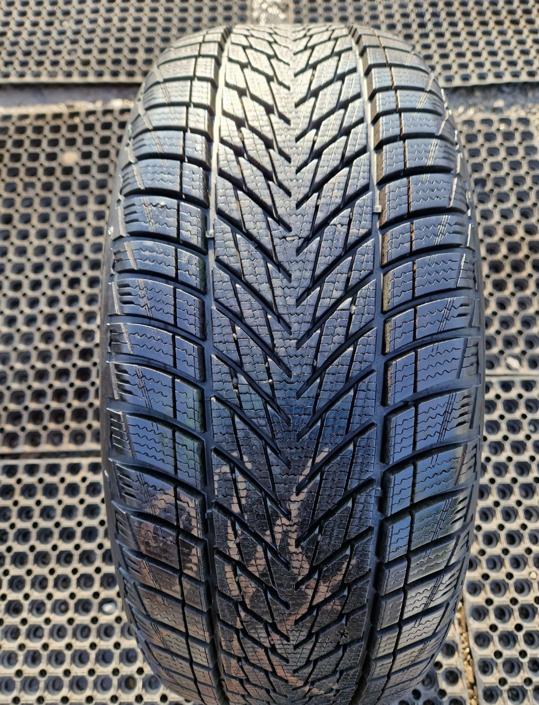 Opona zimowa Goodyear UltraGrip Performance 3  225/50r18(99V)XL
