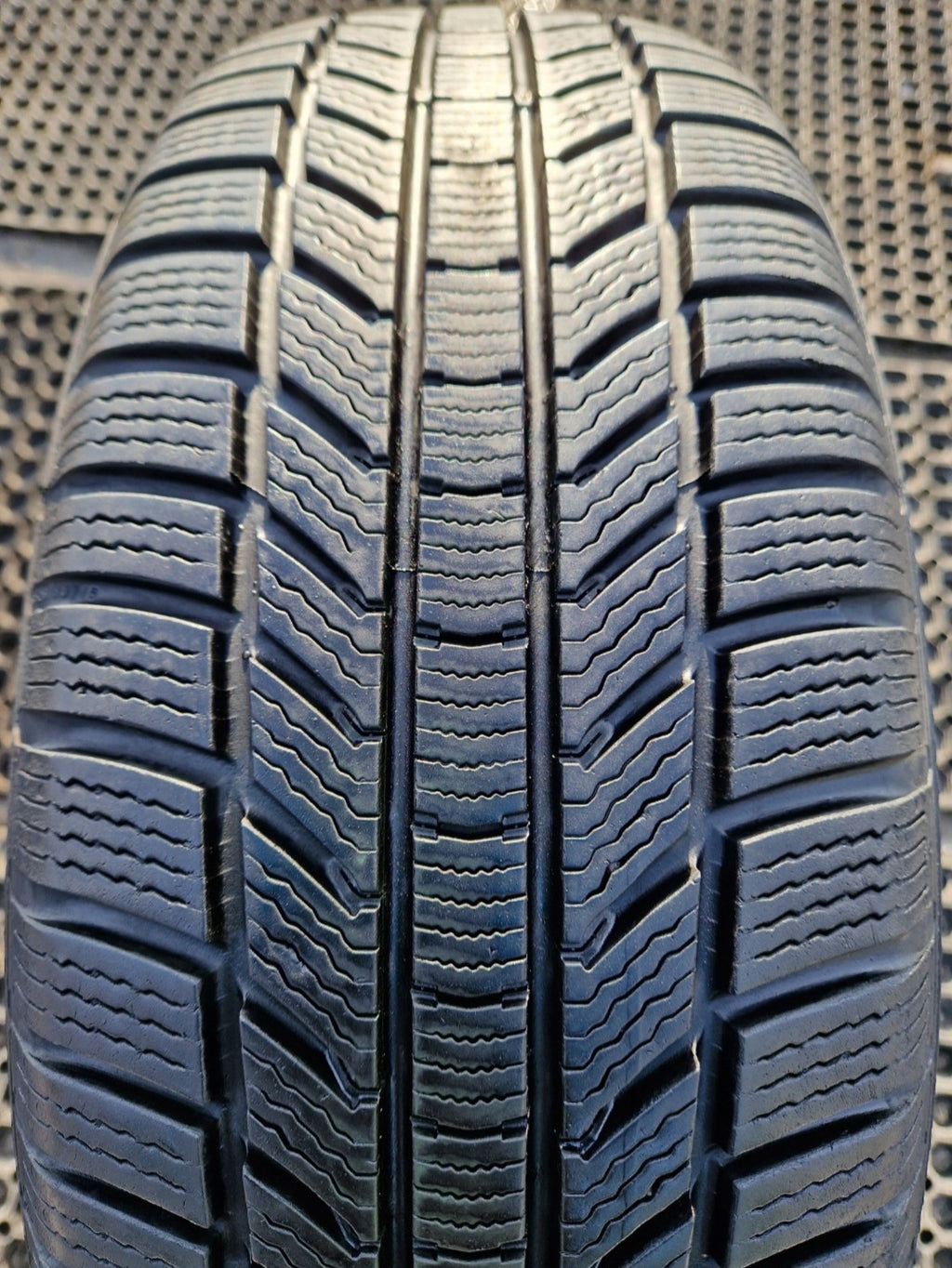 Opona zimowa Continental WinterContact TS870P. 215/60r17 (96H)