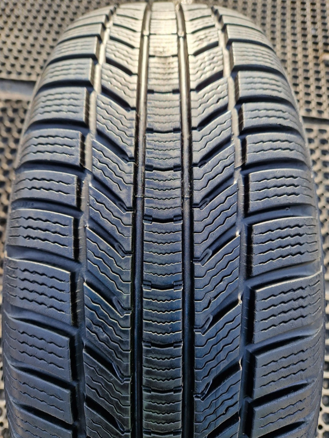 Opona zimowa Continental WinterContact TS870P. 215/60r17 (96H)