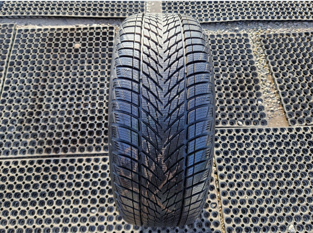 Opona zimowa Goodyear UltraGrip Performance 3  225/50r18(99V)XL