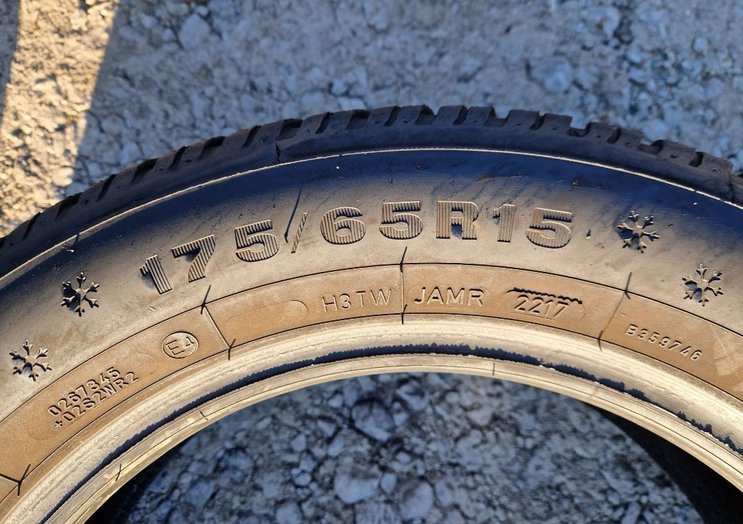 Opony zimowe Dunlop Response 2  175/65r15 (84T)