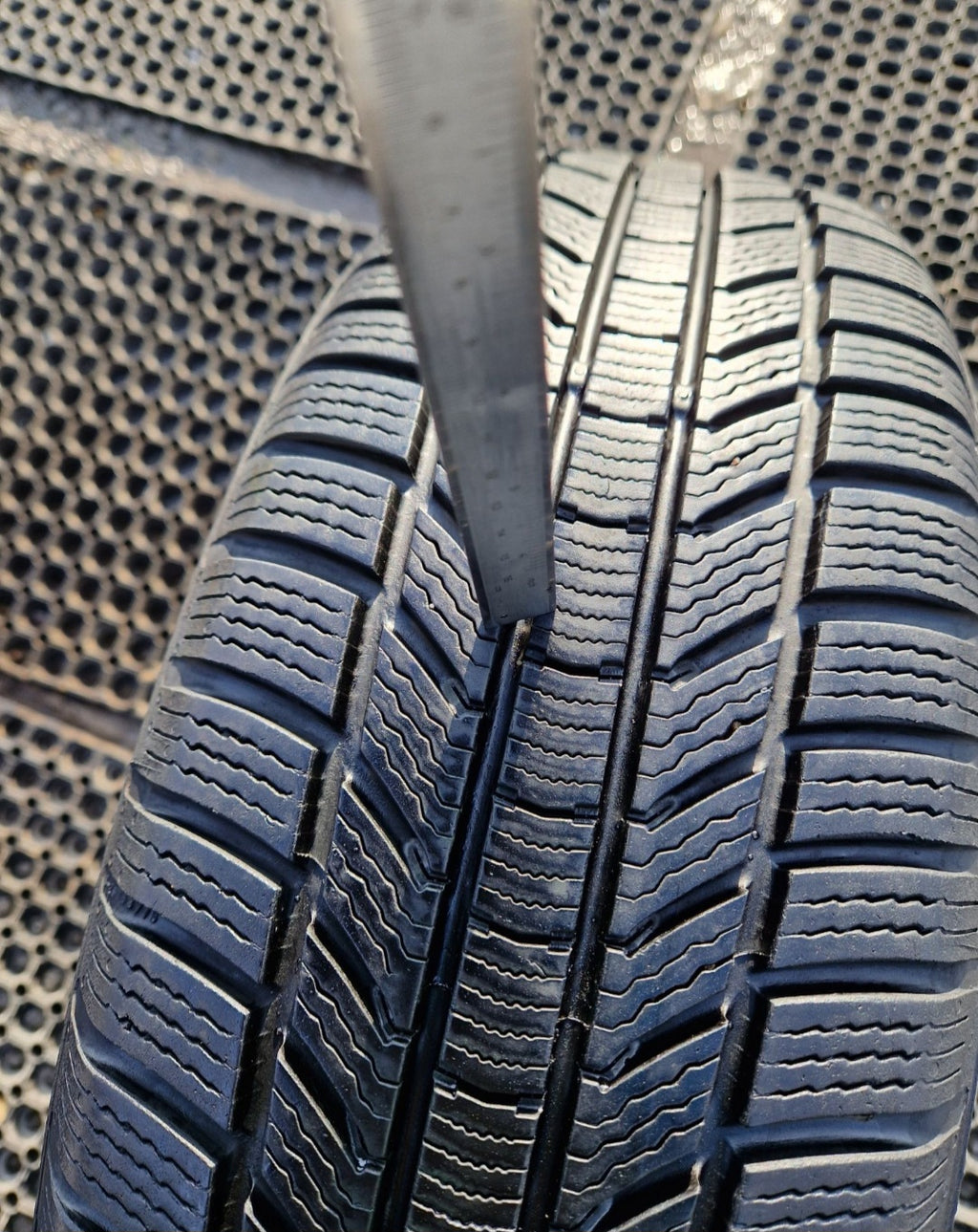 Opona zimowa Continental WinterContact TS870P. 215/60r17 (96H)