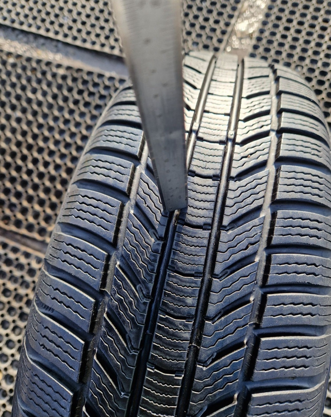 Opona zimowa Continental WinterContact TS870P. 215/60r17 (96H)