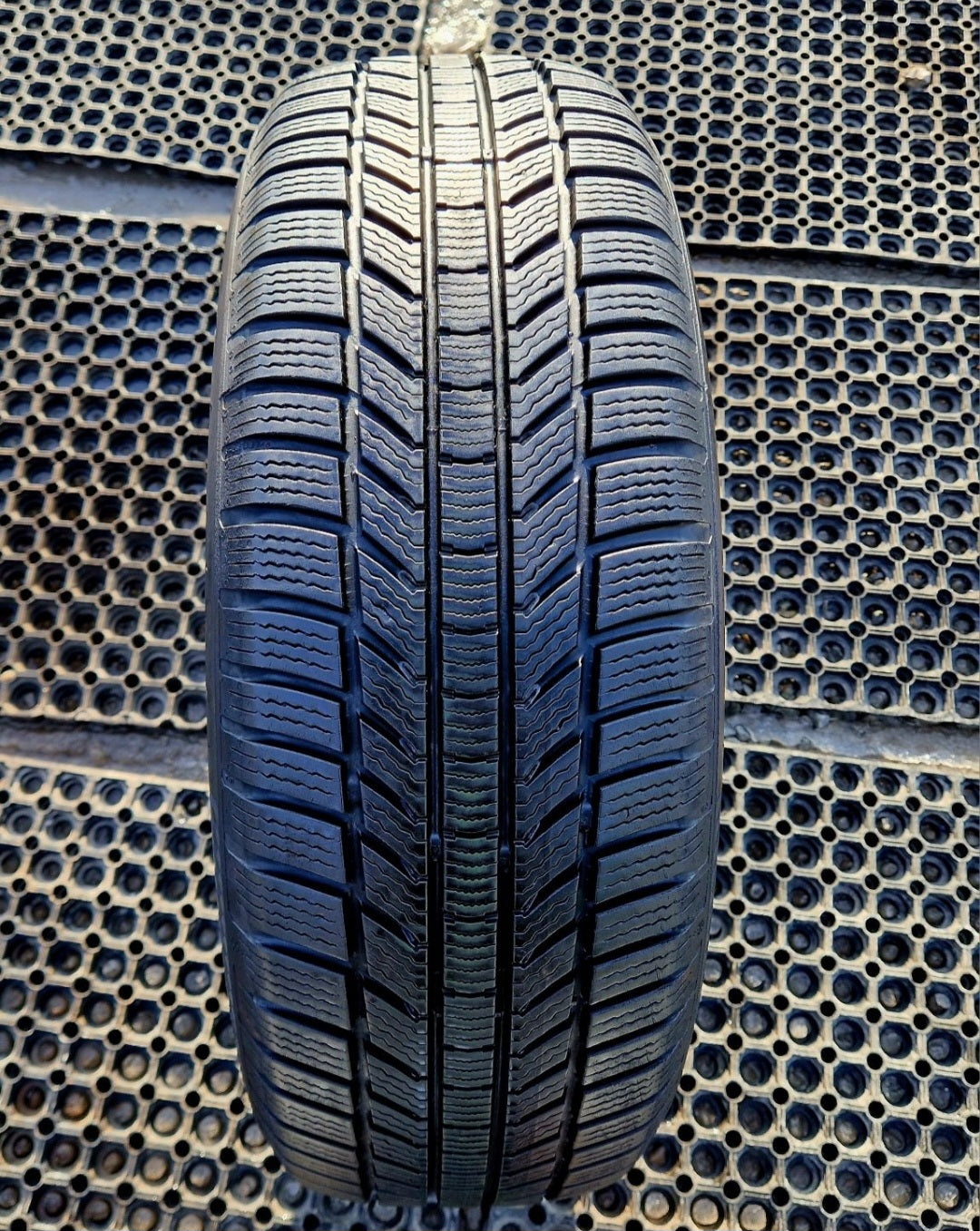 Opona zimowa Continental WinterContact TS870P. 215/60r17 (96H)