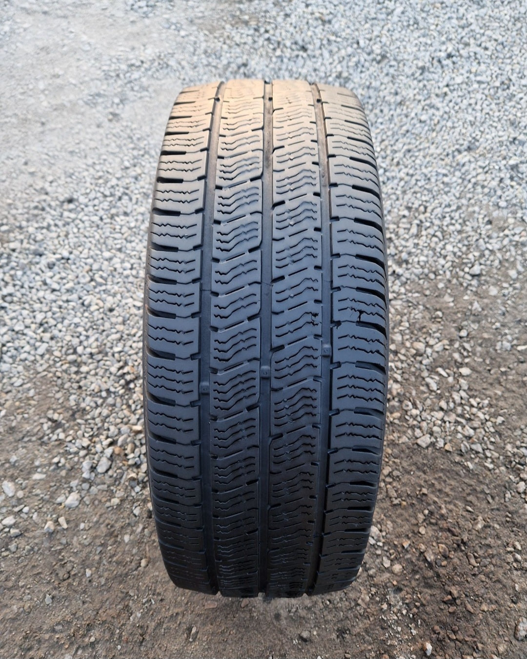 Opona zimowa Barum Snovanis 3  235/65r16C