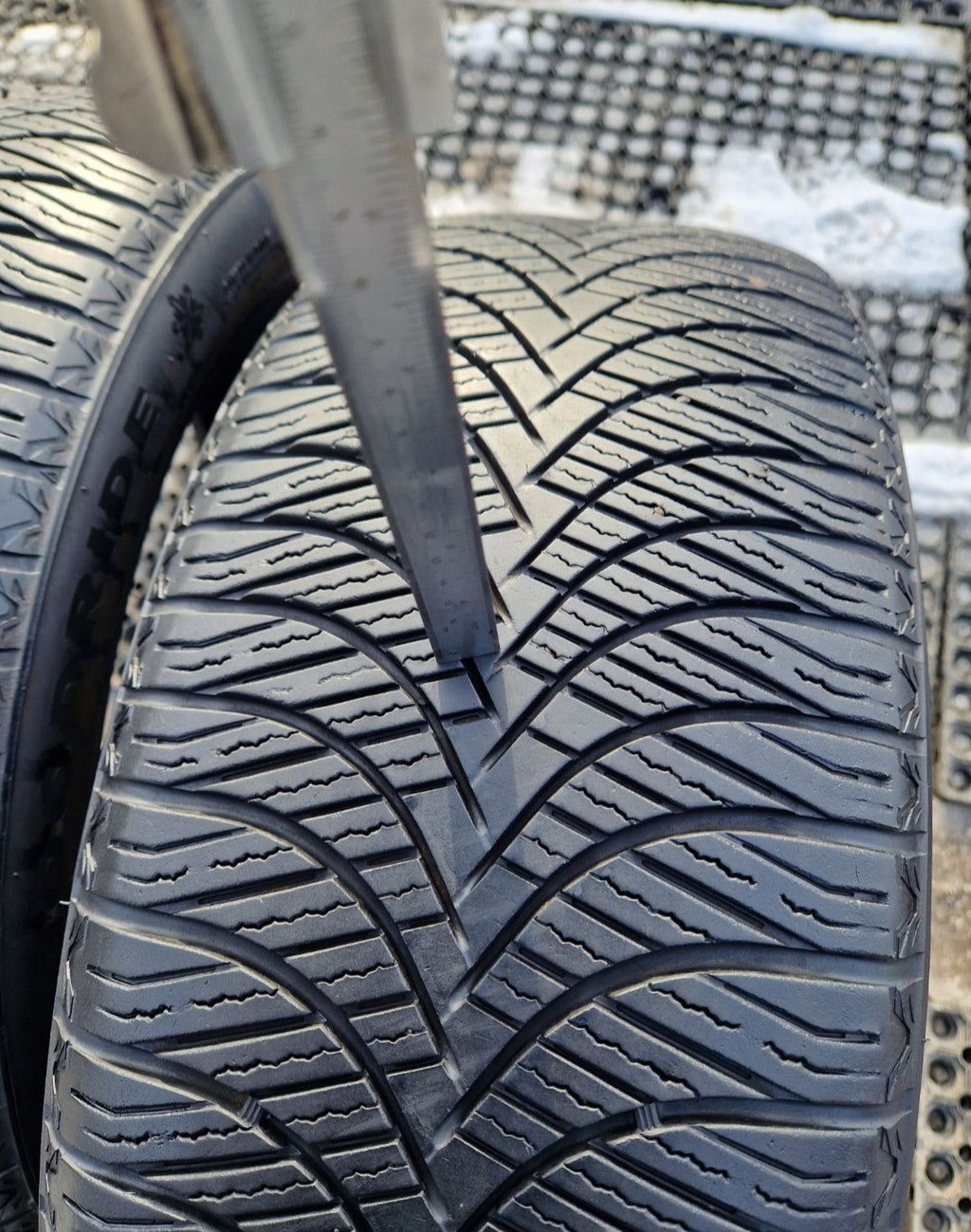 Opony wielosezonowe Goodride All seazon Elite Z-401  225/40r19 (93W)XL