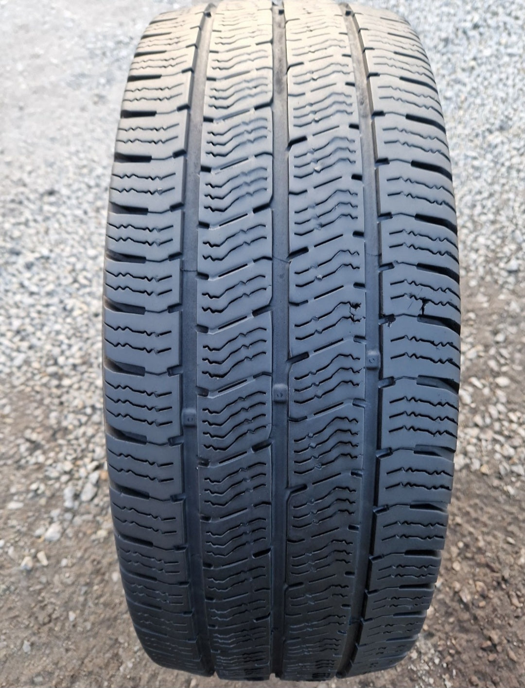 Opona zimowa Barum Snovanis 3  235/65r16C