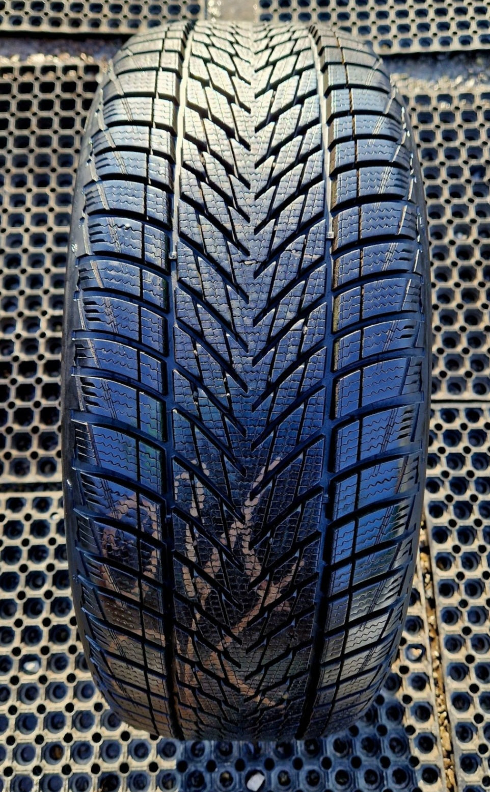 Opona zimowa Goodyear UltraGrip Performance 3  225/50r18(99V)XL