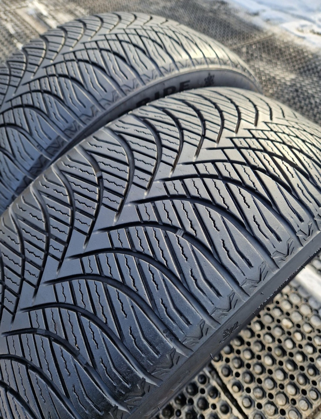 Opony wielosezonowe Goodride All seazon Elite Z-401  225/40r19 (93W)XL