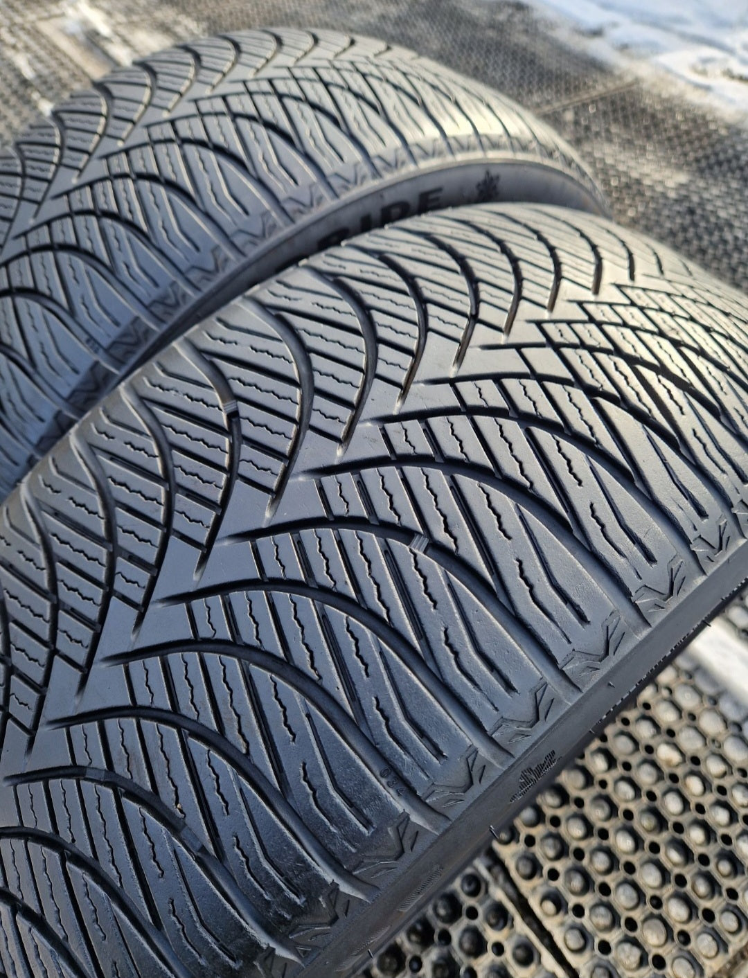 Opony wielosezonowe Goodride All seazon Elite Z-401  225/40r19 (93W)XL