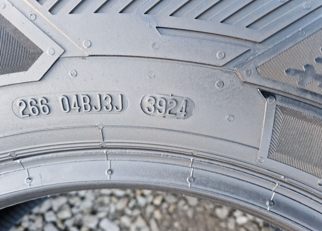 Opona zimowa Barum Snovanis 3  235/65r16C