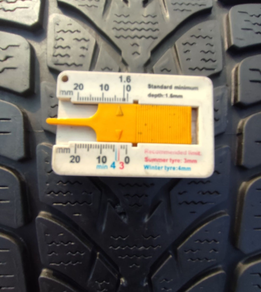 Opona zimowa Dunlop SP winter sport 4 D 225/50r17 (94H) Run Flat