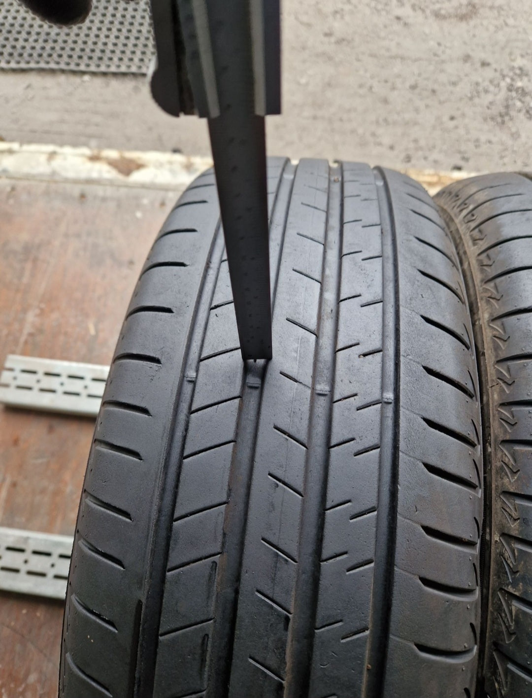 Opony letnie Bridgestone Alenza 001  225/60r18 (104W)