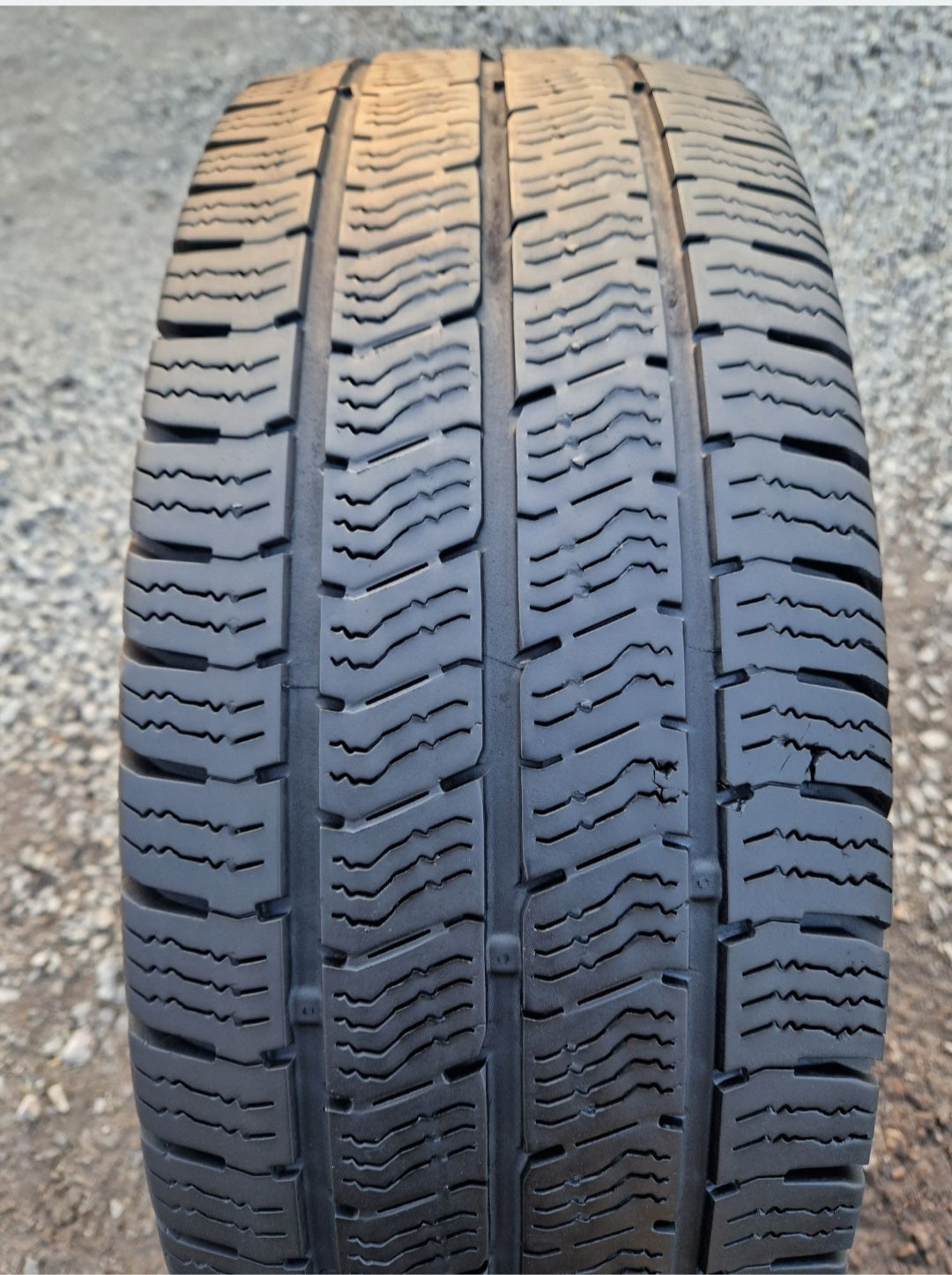 Opona zimowa Barum Snovanis 3  235/65r16C