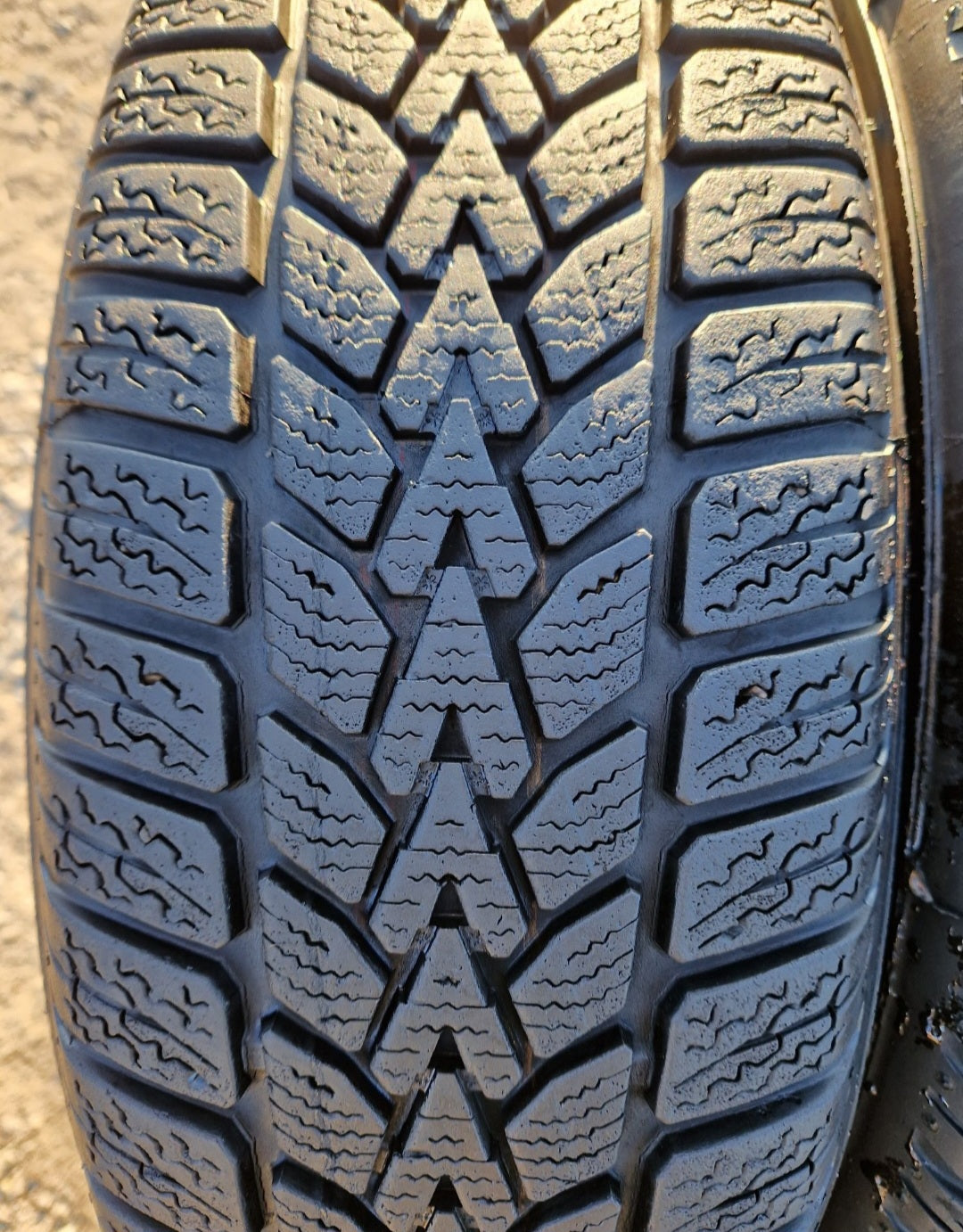 Opony zimowe Dunlop Response 2  175/65r15 (84T)